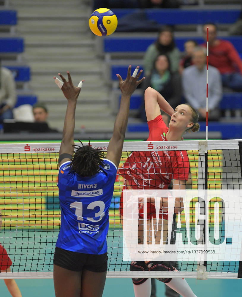 Dresdens Grace Frohling smashes against Stuttgarts Krystal Rivers, Dresdner SC MTV Allianz Stuttgart, Volleyball, DVV Cup, semi-final, Dresden Germany