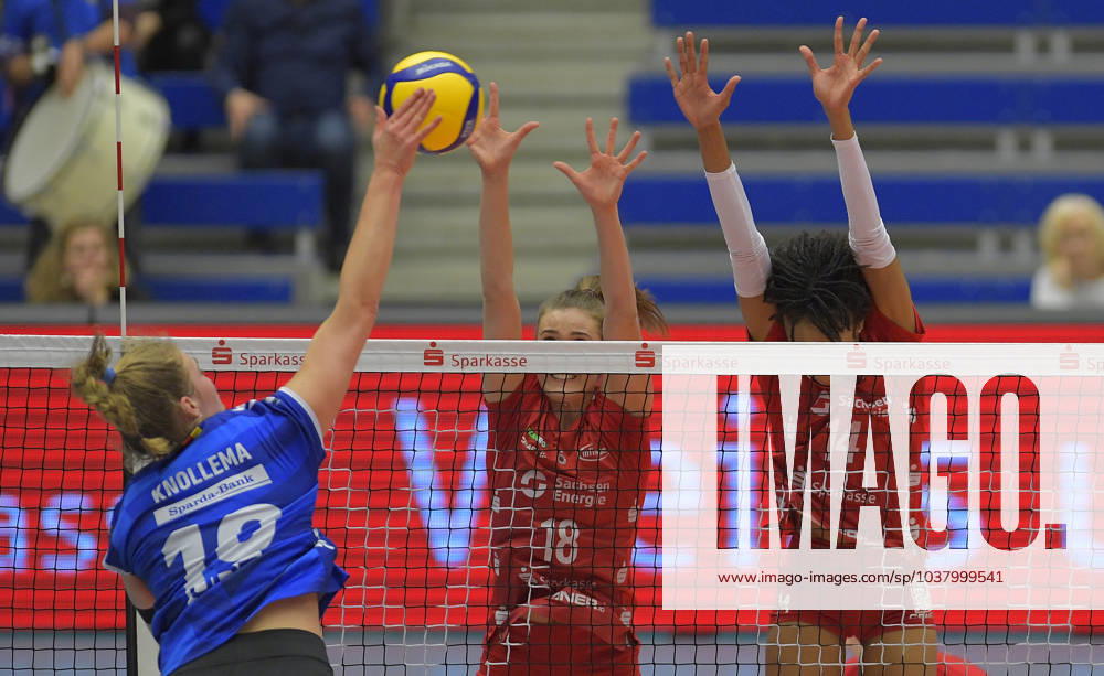 Stuttgarts Jolien Knollema against the Dresden block with Dresdens Sarah Straube and Dresdens Tia Jimerson, Dresdner SC MTV Allianz Stuttgart, volleyball, DVV Cup, semi-final, Dresden Germany