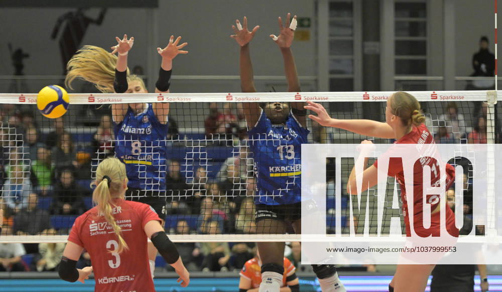 Dresdens Grace Frohling cannot overcome the Stuttgart block with Monique Strubbe and Krystal Rivers, Dresdner SC MTV Allianz Stuttgart, Volleyball, DVV Cup, semi-final, Dresden Germany
