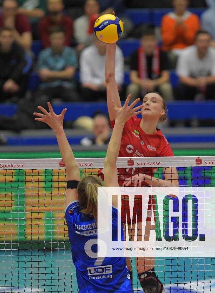 Dresdens Grace Frohling against Stuttgarts Eline Timmerman, Dresdner SC MTV Allianz Stuttgart, volleyball, DVV Cup, semi-final, Dresden Germany