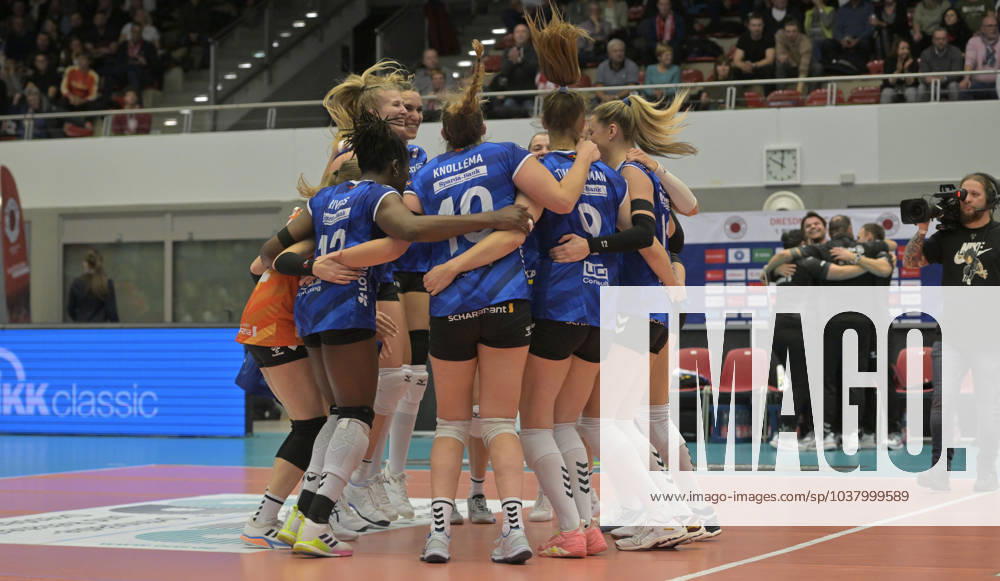 Stuttgart celebrates after the victory, Dresdner SC MTV Allianz Stuttgart 1 3, Volleyball, DVV Cup, semi-final, Dresden Germany