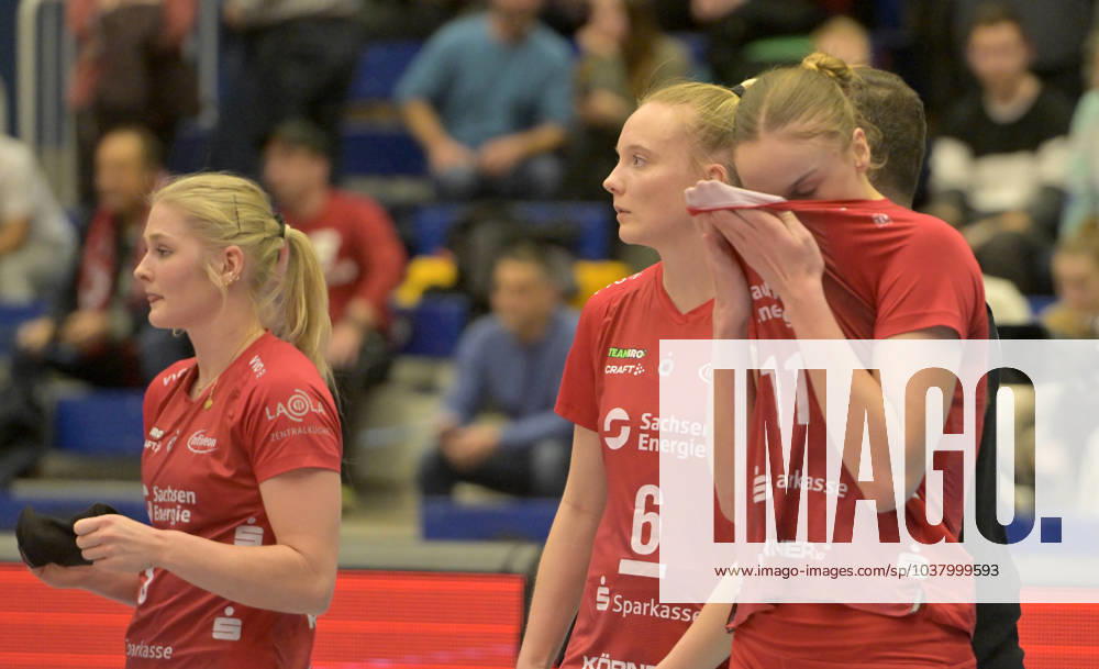 Disappointment for Dresdens Hester Jasper, Dresdens Jennifer Janiska and Dresdens Grace Frohling, Dresdner SC MTV Allianz Stuttgart 1 3, Volleyball, DVV Cup, semi-final, Dresden Germany