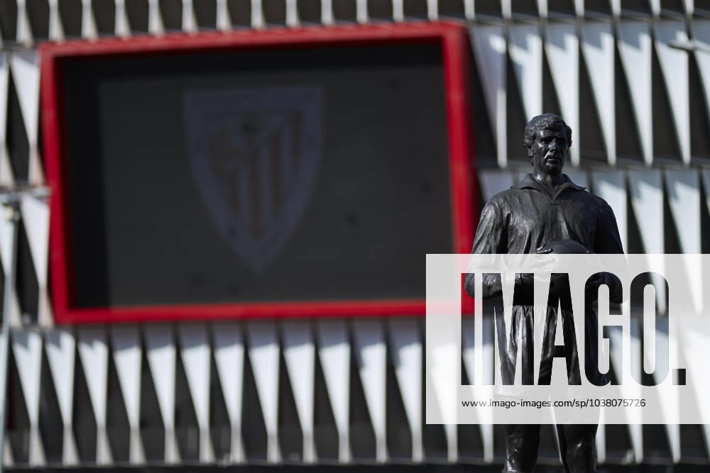 Athletic Club v Atletico de Madrid - LaLiga EA Sports A statue in memory of Jose Angel Iribar in front of San Mames prior the LaLiga EA Sports match between Athletic Club and Atletico de Madrid at San Mames on December 16, 2023, in Bilbao, Spain. Bilbao San Mames Basque Country Spain RL_ATHvATM_001