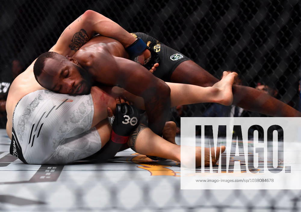 LEON EDWARDS (21-3-0) of Erdington, birmingham, England defeats COLBY COVINGTON (17-3-0) of Miami, Florida USA by a unanimous decision (49-46, 49-46, 49-46) during UFC 296 at T-Mobile Arena, Las Vegas Las Vegas USA - ZUMAo117 20231216_zsp_o117_038