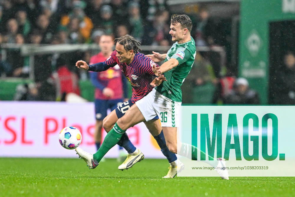 1 Bundesliga SV Werder Bremen RB Leipzig on 19 12 2023 at Weserstadion in Bremen Xavi Simons RB Leipzig in a duel against Christian Gross Bremen MT