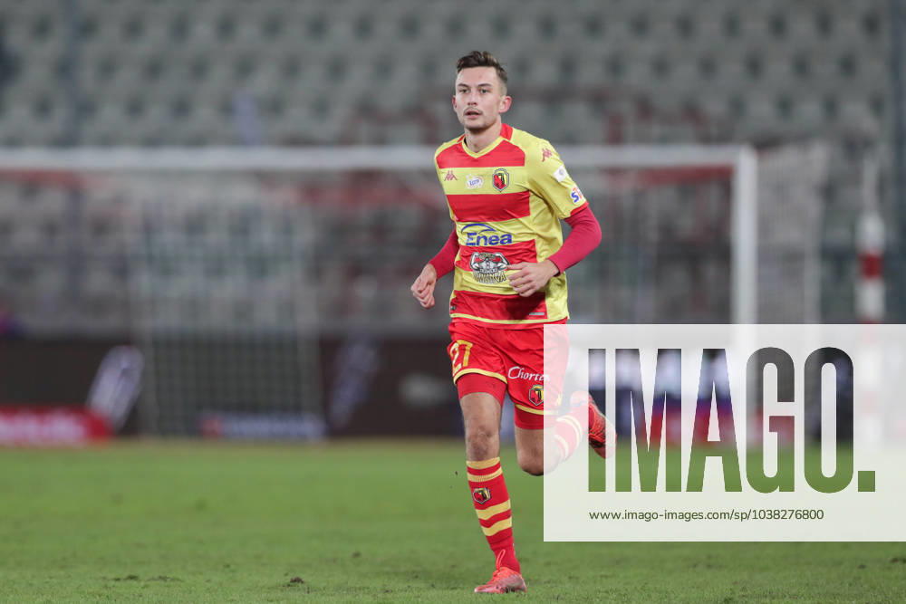 Bartlomiej Wdowik of Jagiellonia Bialystok seen in action during the PKO Bank Polski Ekstraklasa football match between Puszcza Niepolomice and Jagiellonia Bialystok at Marshal Jozef Pi?sudski Stadium. Final score; Puszcza Niepolomice 3: 3 Jagiellonia Bialystok. Kraków Poland - ZUMAs197 20231216_aab_s197_073
