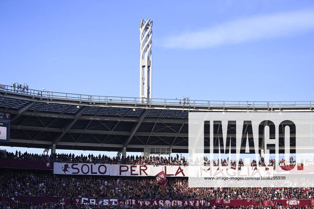 Foto Fabio Ferrari LaPresse 23 Dicembre 2023 - Torino, Italia - calcio -ESCLUSIVA TORINO FC- Torino Fc vs Udinese - Campionato italiano di calcio Serie A TIM 2023 2024 - Stadio Olimpico Grande Torino.Nella foto: tifosi.curva maratona December 23, 2023 Turin, Italy - sport, calcio -EXCLUSIVE TORINO FC- Torino Fc vs Udinese - Italian Serie A Football Championship 2023 2024 -Olimpico Grande Torino Stadium.In the pic:supporter
