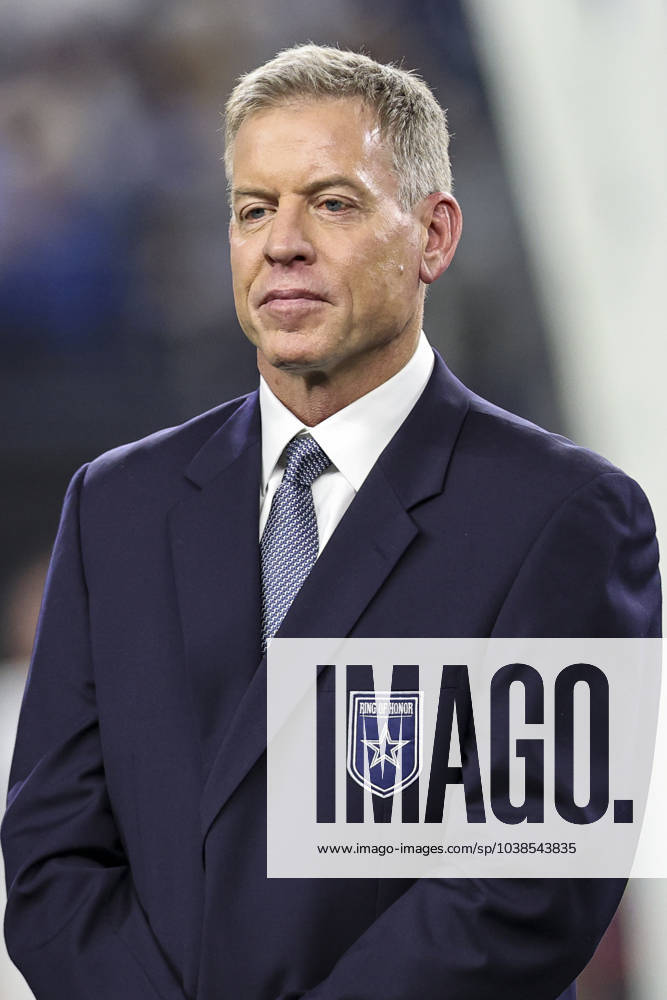 ARLINGTON, TX - DECEMBER 30: Former Dallas Cowboys player Troy Aikman attends the Ring of Honor ceremony for former head coach Jimmy Johnson at halftime of the game between the Dallas Cowboys and the Detroit Lions on December 30, 2023 at AT&T Stadium in Arlington, Texas. (Photo by Matthew Pearce Icon Sportswire) NFL, American Football Herren, USA DEC 30 Lions at Cowboys Icon1692312302285