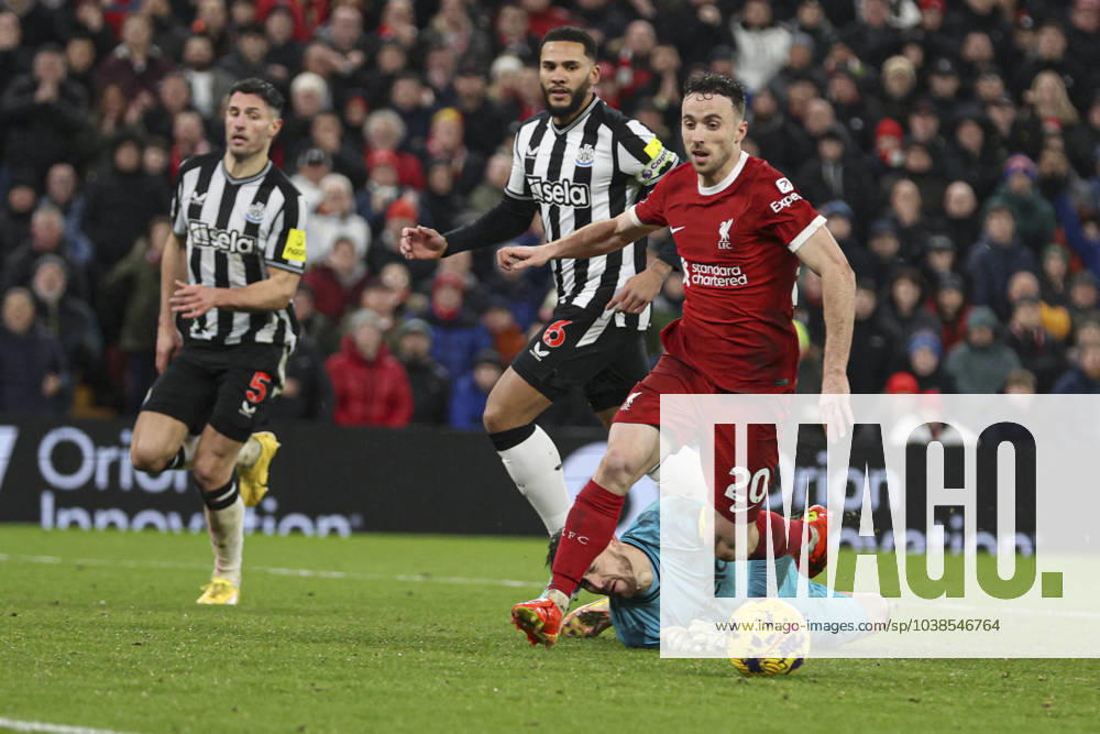 Football - 2023 2024 Premier League - Liverpool vs Newcastle United - Anfield - Monday 1st January 2024. Diogo Jota of Liverpool is brought down by Martin Dubravka of Newcastle United for a penalty