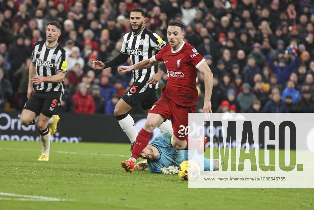 Football - 2023 2024 Premier League - Liverpool vs Newcastle United - Anfield - Monday 1st January 2024. Diogo Jota of Liverpool is fouled by Martin Dubravka of Newcastle United for a penalty