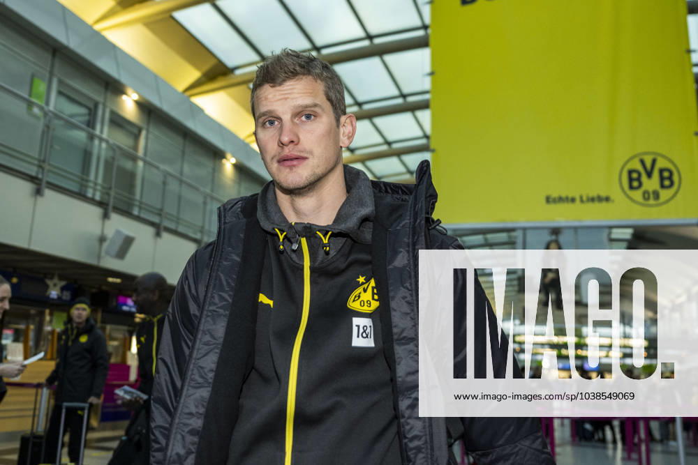 Soccer 1 Bundesliga, 2023 2024 season, Borussia Dortmund training camp on 03 01 2024 in Marbella Spain Co coach Sven Bender arrives in the departure hall at Dortmund airport
