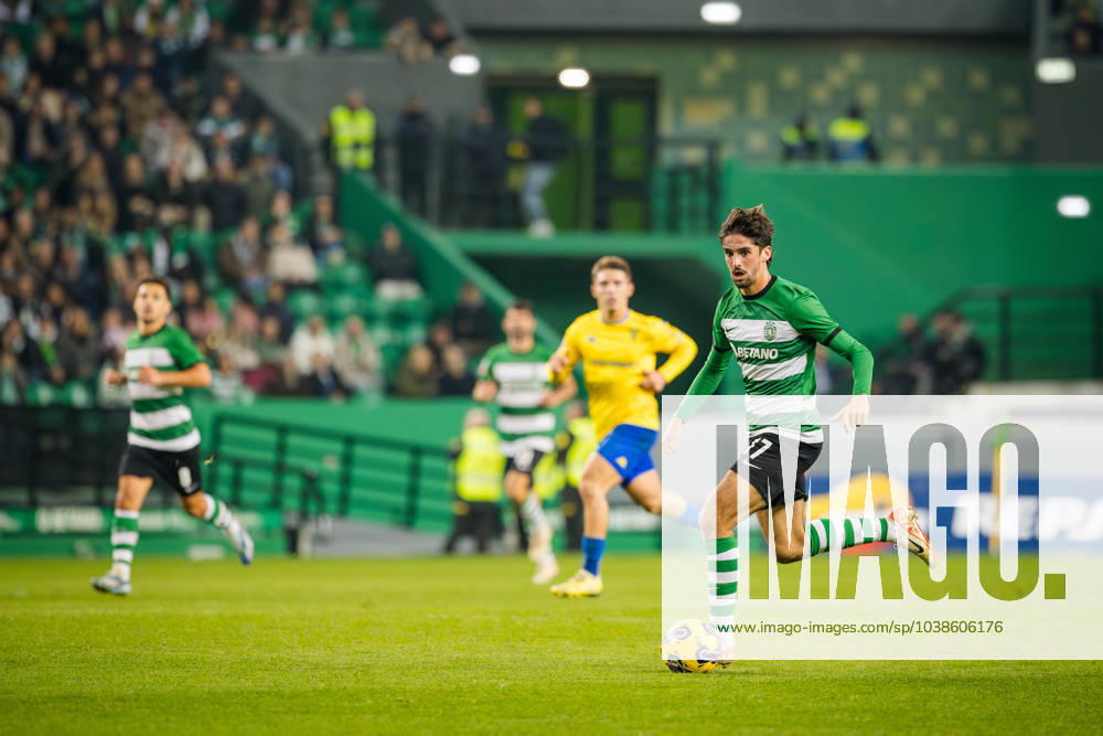 Francisco Trincao of Sporting CP in action during the Liga Portugal Betclic match between Sporting CP and Estoril Praia at Estadio Jose Alvalade. Lisbon Portugal - ZUMAs197 20240105_aaa_s197_236