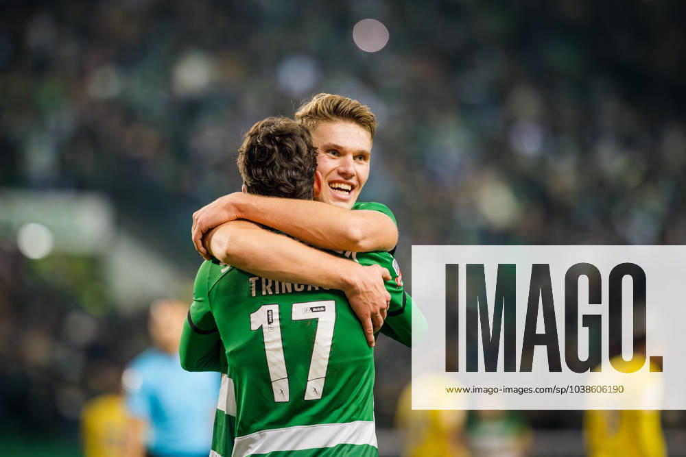Francisco Trincao of Sporting CP celebrates the goal with his team-mates during the Liga Portugal Betclic match between Sporting CP and Estoril Praia at Estadio Jose Alvalade. Lisbon Portugal - ZUMAs197 20240105_aaa_s197_243