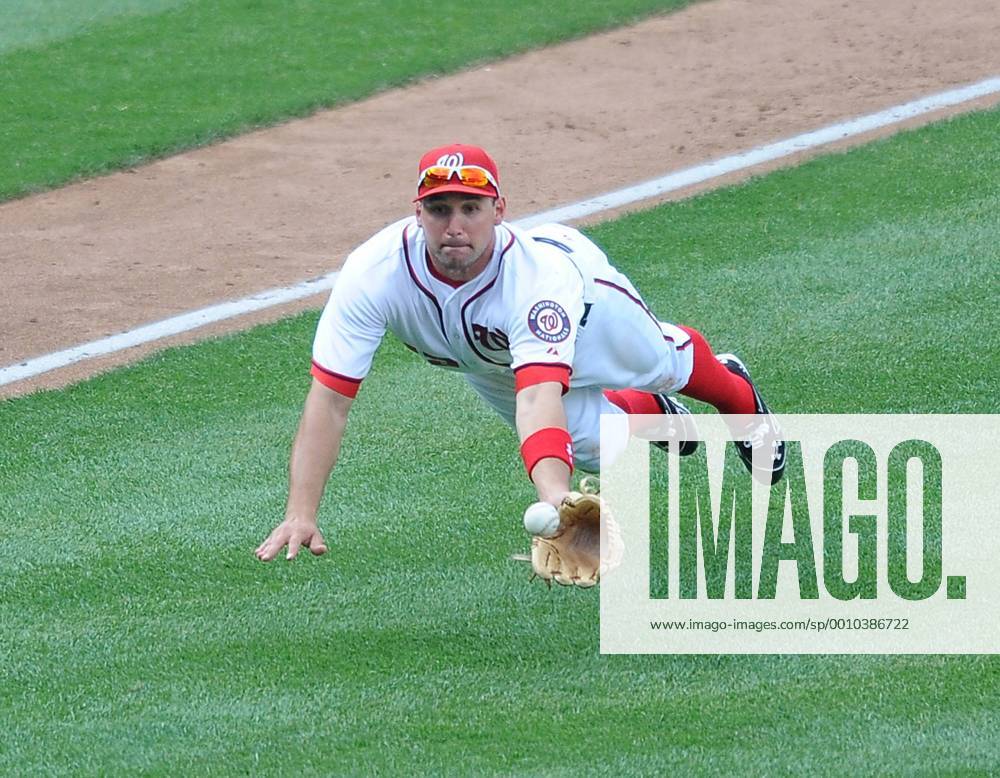 Washington, District of Columbia, U.S. - Washington Nationals third baseman RYAN ZIMMERMAN makes a diving catch on a bunt pop up by the Cincinnati Reds Wilson Valdez in the 11th inning at Nationals Park. The Reds won 8-5 in 11 innings. MLB Baseball Herren USA 2012 - Reds Beat Nationals 8-5 - ZUMAm67