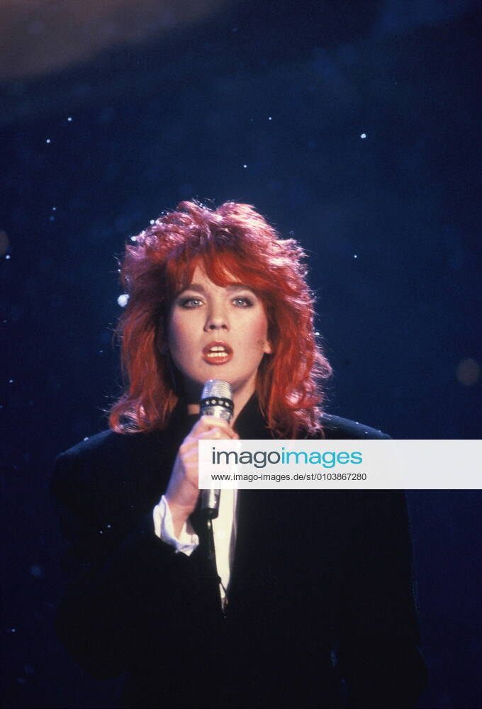 Singer Juliane Werding during a performance in 1988