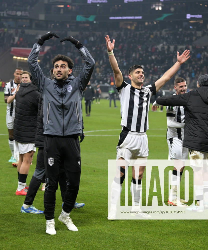 PAOK Rafa Soares cheers with the team after the victory photographed at the soccer Conference League match Eintracht Frankfurt vs PAOK Saloniki on 30 11 2023 in Frankfurt