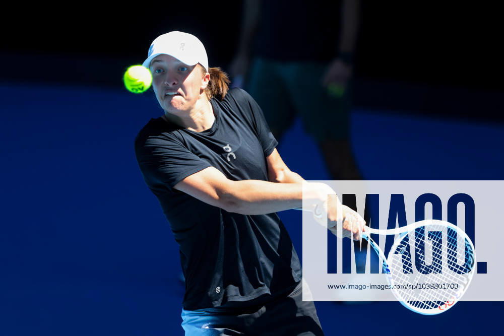 IGA SWIATEK of Poland completes a training session with Maria Sakkari of Greece ahead of the 2024 Australian Open at Melbourne Park. Melbourne Australia - ZUMAp121 20240111_zsp_p121_011