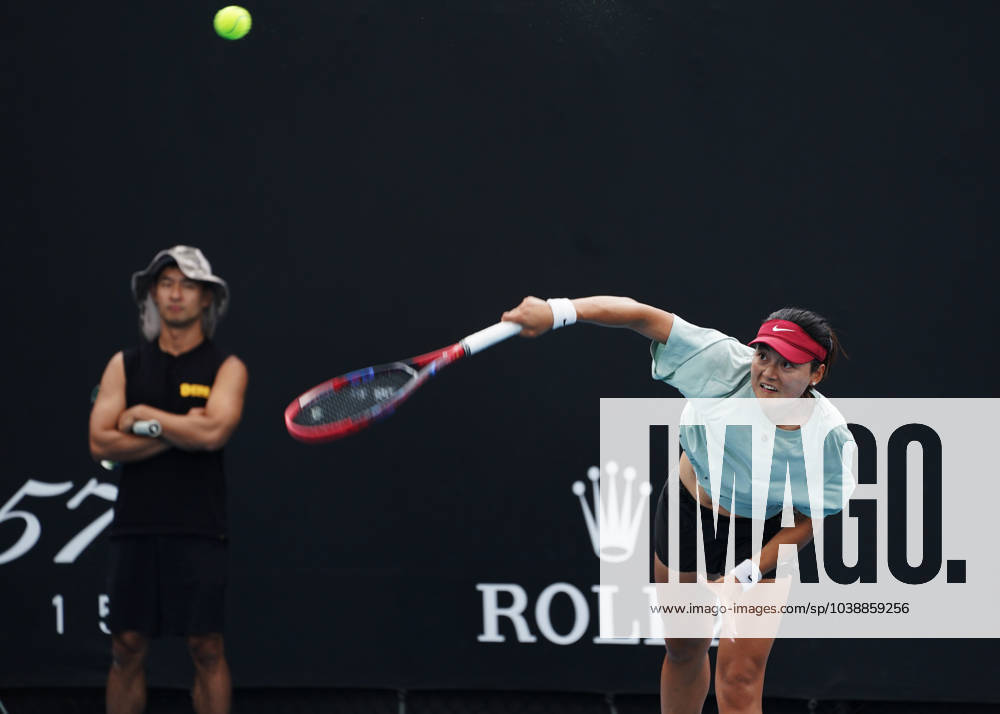 (240113) -- MELBOURNE, Jan. 13, 2024 -- Wang Yafan of China takes part in a training session ahead of the 2024 Australian Open tennis tournament, in Melbourne, Australia, Jan. 13, 2024. ) (SP)AUSTRALIA-MELBOURNE-TENNIS-AUSTRALIAN OPEN-TRAINING WangxShen