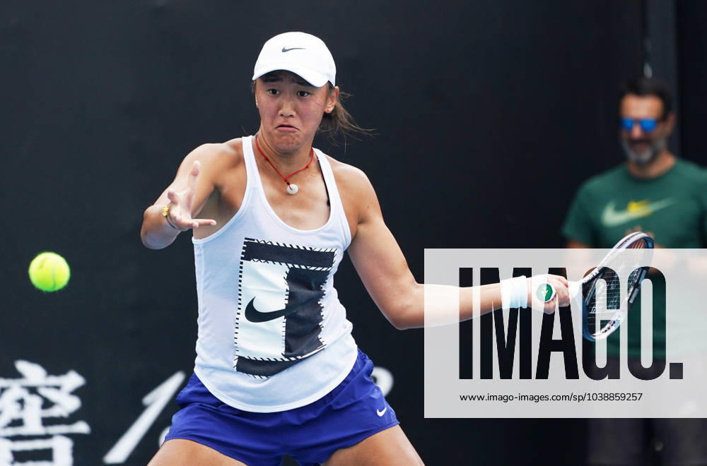 (240113) -- MELBOURNE, Jan. 13, 2024 -- Wang Xiyu of China takes part in a training session ahead of the 2024 Australian Open tennis tournament, in Melbourne, Australia, Jan. 13, 2024. ) (SP)AUSTRALIA-MELBOURNE-TENNIS-AUSTRALIAN OPEN-TRAINING WangxShen