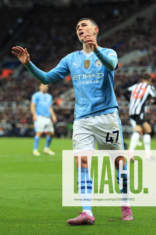 Fußball Premier League Newcastle United gegen Manchester City 13. Januar 2024 Premier League Newcastle United gegen Manchester City Phil Foden von Manchester City reagiert nach einer vergebenen Chance Foto Simon Stacpoole Abseits Newcastle upon Tyne UK