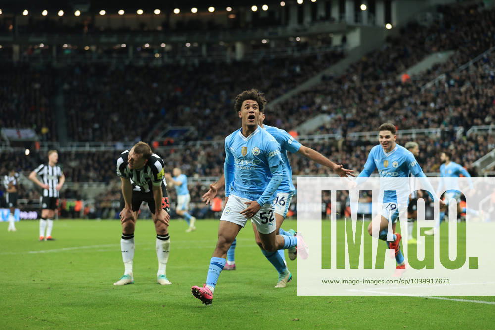 Fußball Premier League Newcastle United gegen Manchester City 13. Januar 2024 Premier League Newcastle United gegen Manchester City Oscar Bobb von Manchester City jubelt nach seinem dritten Tor Foto Simon Stacpoole Abseits Newcastle upon Tyne UK