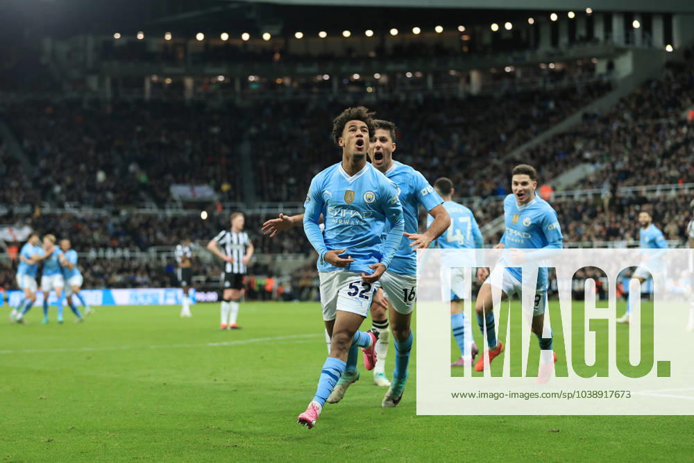 Fußball Premier League Newcastle United gegen Manchester City 13. Januar 2024 Premier League Newcastle United gegen Manchester City Oscar Bobb von Manchester City jubelt nach seinem dritten Tor Foto Simon Stacpoole Abseits Newcastle upon Tyne UK