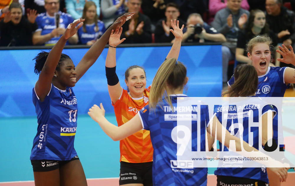 Stuttgart , Volleyball CEV Champions League , Allianz MTV Stuttgart vs Asterix Avo Beveren , Stuttgart cheers , from left Krystal Rivers Roosa Koskelo