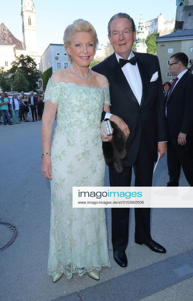 Salzburg Festival 29 07 2016 Entrepreneur Maria Elisabeth Schaeffler Continental Group Man Juergen R Thumann BDI, European Employers Association BUSINESSEUROPE on arrival for the performance of the opera Cosi Fan Tutte at the Felsenreitschule, Hofstallgasse Max Reinhardt Platz, Salzburg, as part of the Salzburg Festival 29 07 2016