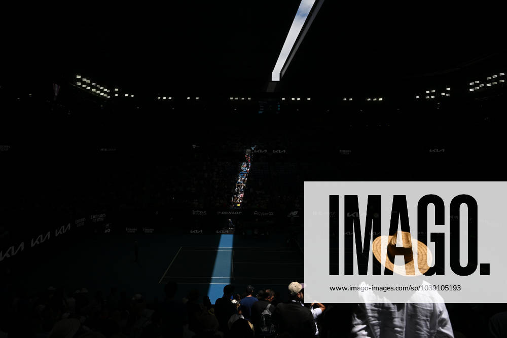 TENNIS AUSTRALIAN OPEN, Play is suspended as the roof is closed due to rain during Iga Swiatek of Poland?s 2nd round match against Danielle Collins of the USA on Rod Laver Arena on Day 5 of the 2024 Australian Open at Melbourne Park in Melbourne, Thursday, January 18, 2024. ( NO ARCHIVING, , NO USE IN BOOKS WITHOUT CONSENT MELBOURNE VICTORIA AUSTRALIA