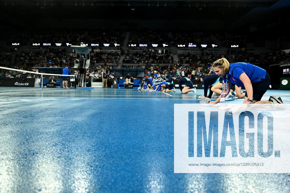 TENNIS AUSTRALIAN OPEN, Play is suspended due to rain during the Alexander Zverev of Germany 2nd round match against Lukas Klein of Slovakia on John Cain Arena on Day 5 of the 2024 Australian Open at Melbourne Park in Melbourne, Thursday, January 18, 2024. ( NO ARCHIVING, , NO USE IN BOOKS WITHOUT CONSENT MELBOURNE VICTORIA AUSTRALIA