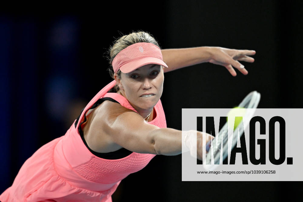 KW03 TENNIS AUSTRALIAN OPEN, Danielle Collins of the USA in action during her 2nd round match against Iga Swiatek of Poland on Day 5 of the 2024 Australian Open at Melbourne Park in Melbourne, Thursday, January 18, 2024. ( NO ARCHIVING, , NO USE IN BOOKS WITHOUT CONSENT MELBOURNE VICTORIA AUSTRALIA
