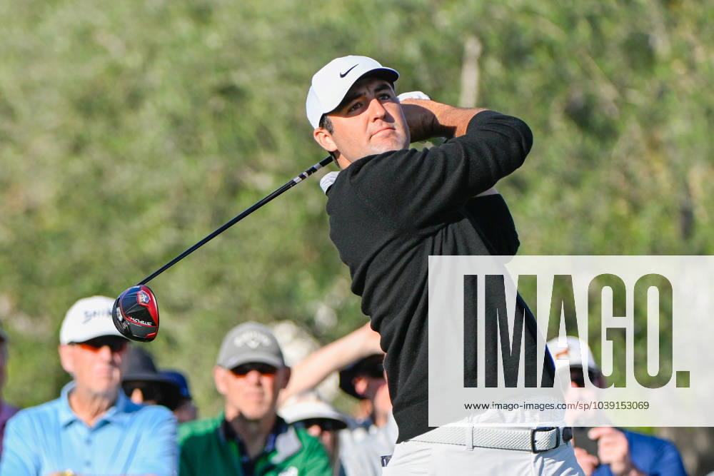 LA QUINTA, CA - JANUARY 18: Scottie Scheffler (USA) watches his tee shot on 1 during Rd1 of The American Express tournament at La Quinta Country Club on January 18, 2024 in La Quinta, California. (Photo by Ken Murray Icon Sportswire) GOLF: JAN 18 PGA, Golf Herren The American Express Icon2401180111