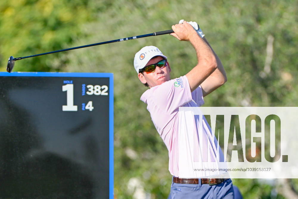 LA QUINTA, CA - JANUARY 18: Ben Kohles (USA) watches his tee shot on 1 during Rd1 of The American Express tournament at La Quinta Country Club on January 18, 2024 in La Quinta, California. (Photo by Ken Murray Icon Sportswire) GOLF: JAN 18 PGA, Golf Herren The American Express Icon2401180151
