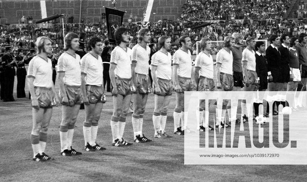 26 06 74 Sweden Poland Germany, Stuttgart, 26 06 1974, Soccer, World Cup 1974 in Germany, Sweden Poland 0 1 Team Squad Sweden f l Roland Sandberg, Conny Torstensson, Roland Grip, Ralf Edström, Staffan Tapper, Björn Nordqvist, Ove Grahn, Björn Andersson, Kent Karlsson, Ronnie Hellström, Bo Larsson