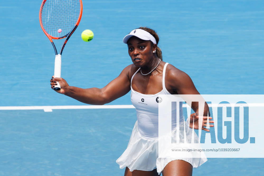 SLOANE STEPHENS of the USA in action against ANNA KALINSKAYA of the Russian Federation on KIA Arena in a Women s Singles 3rd round match on day 7 of the 2024 Australian Open in Melbourne, Australia. Cal Media USA - ZUMAc04_ 20240120_faf_c04_001