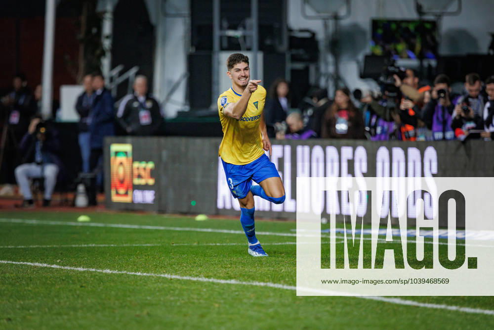 Bernardo Vital celebrates after winning penalty shootout during Taca Da Liga 23 24 (Allianz Cup) second semi-final game game between SL Benfica and GD Estoril Praia at Estadio Municipal de Leiria - Estadio Dr. Magalhaes Pessoa, Leiria, Portugal. (Maciej Rogowski) Leiria Estadio Municipal de Leiria - Estadio Dr. Magalhaes Pessoa Portugal