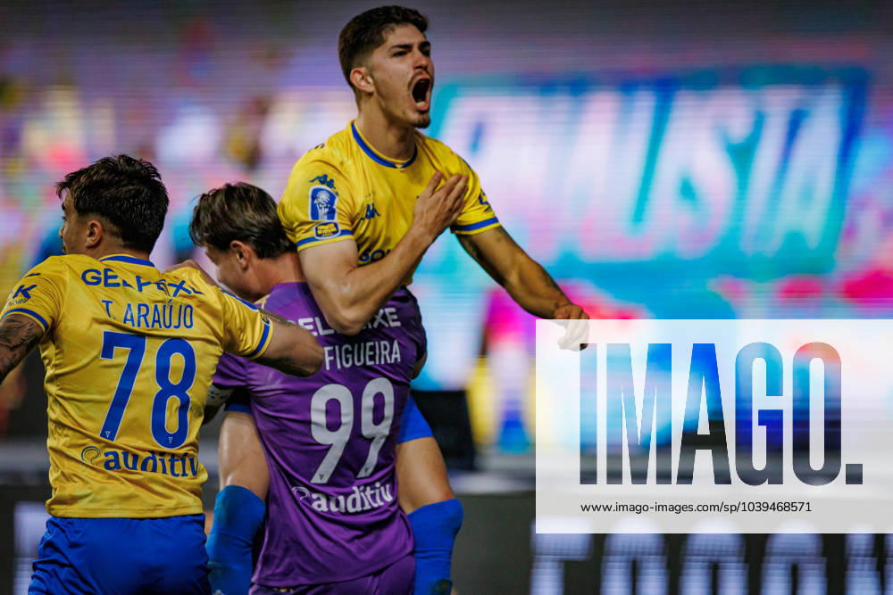 Bernardo Vital celebrates after winning penalty shootout during Taca Da Liga 23 24 (Allianz Cup) second semi-final game game between SL Benfica and GD Estoril Praia at Estadio Municipal de Leiria - Estadio Dr. Magalhaes Pessoa, Leiria, Portugal. (Maciej Rogowski) Leiria Estadio Municipal de Leiria - Estadio Dr. Magalhaes Pessoa Portugal