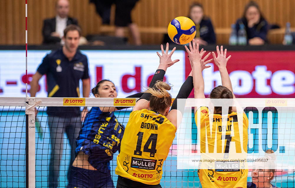 Volleyball Bundesliga VfB Suhl Lotto Thüringen SSCPalmberg Schwerin f l Annegret Hölzig 11 SSC Palmberg Schwerin Julia Kathryn Brown 14 VfB Suhl Lotto Thüringen and Jelena Delic 07 VfB Suhl Lotto Thüringen Action Press photo Gerhard König Volleyball Bundesliga