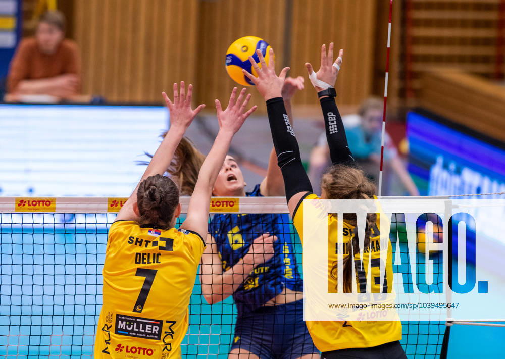 Volleyball Bundesliga VfB Suhl Lotto Thüringen SSCPalmberg Schwerin f l Jelena Delic 07 VfB Suhl Lotto Thüringen , Leandra Rixa Negri 05 SSC Palmberg Schwerin and Lena Kindermann 13 VfB Suhl Lotto Thüringen Action Press photo Gerhard König Volleyball Bundesliga