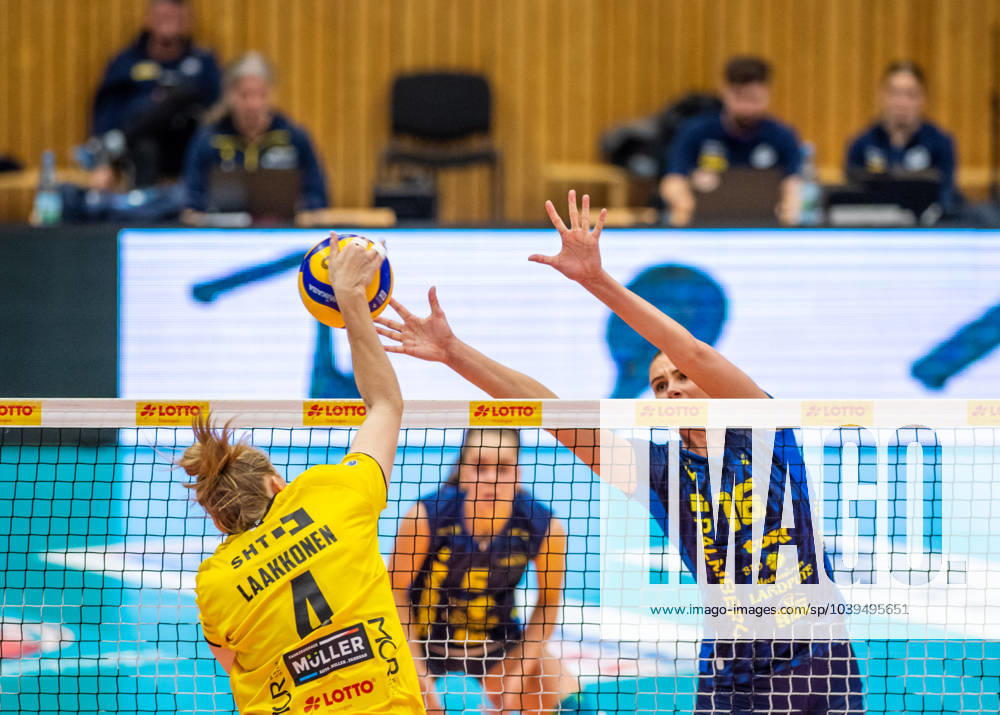 Volleyball Bundesliga VfB Suhl Lotto Thüringen SSCPalmberg Schwerin f l Roosa Laakkonen 04 VfB Suhl Lotto Thüringen and Indy Baijens 16 SSC Palmberg Schwerin Action Press photo Gerhard König Volleyball Bundesliga