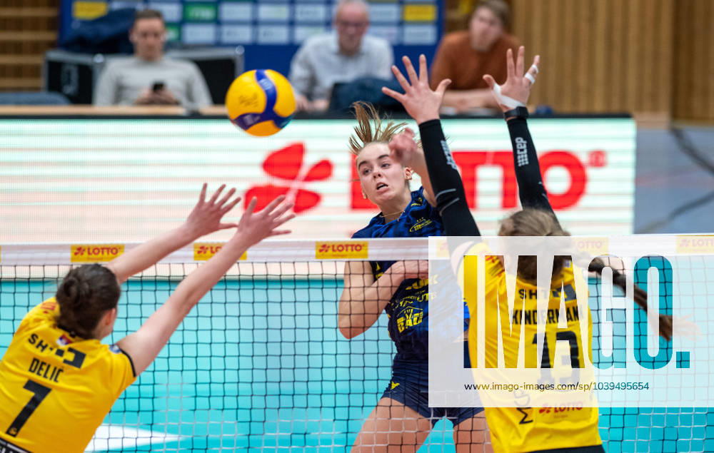 Volleyball Bundesliga VfB Suhl Lotto Thüringen SSCPalmberg Schwerin f l Jelena Delic 07 VfB Suhl Lotto Thüringen , Nova Marring 06 SSC Palmberg Schwerin and Lena Kindermann 13 VfB Suhl Lotto Thüringen Action Press photo Gerhard König Volleyball Bundesliga