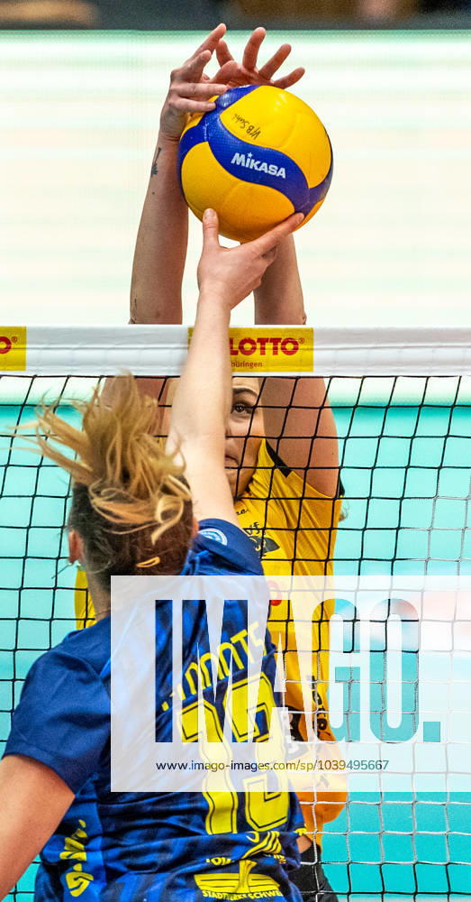 Volleyball Bundesliga VfB Suhl Lotto Thüringen SSCPalmberg Schwerin in front Laura Emonts 13 SSC Palmberg Schwerin and Vedrana Jaksetic 17 VfB Suhl Lotto Thüringen Action Press photo Gerhard König Volleyball Bundesliga