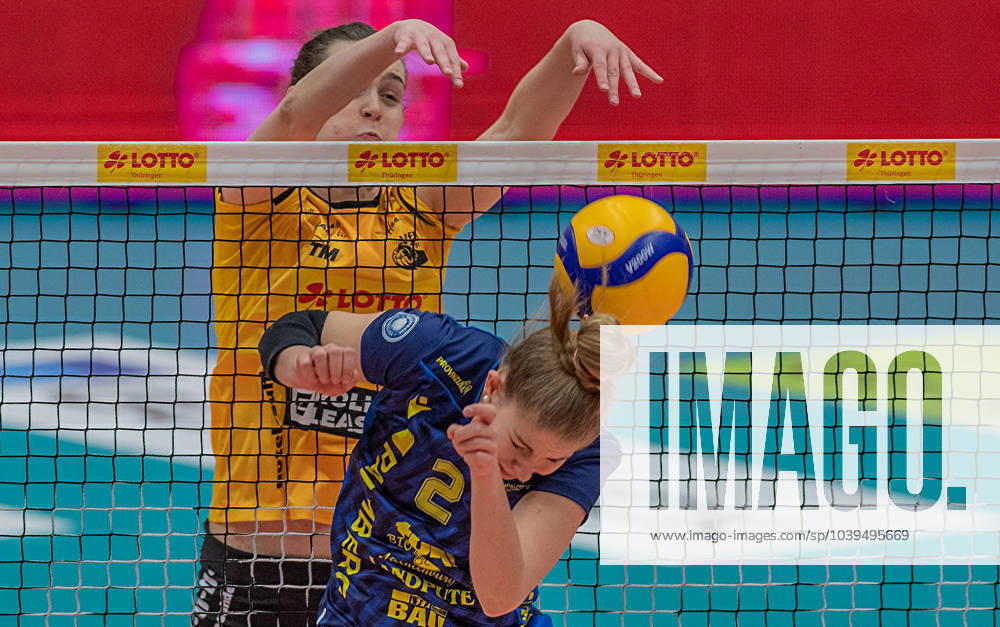 Volleyball Bundesliga VfB Suhl Lotto Thüringen SSCPalmberg Schwerin back Lena Kindermann 13 VfB Suhl Lotto Thüringen and Pia kästner 02 SSC Palmberg Schwerin Action Press photo Gerhard König Volleyball Bundesliga