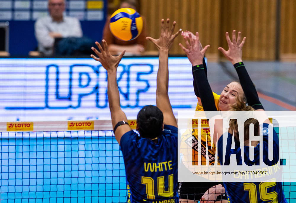Volleyball Bundesliga VfB Suhl Lotto Thüringen SSCPalmberg Schwerin f l Jazmine White 14 SSC Palmberg Schwerin ,Lena Kindermann 13 VfB Suhl Lotto Thüringen and Elles Dambrink 15 SSC Palmberg Schwerin Action Press photo Gerhard König Volleyball Bundesliga