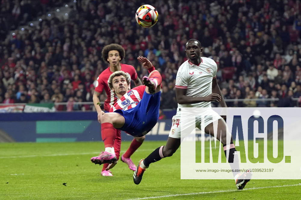 ESP: Atletico de Madrid - Sevilla FC. Copa del Rey. Round of 8 Antoine Griezmann of Atletico de Madrid and Tanguy Nianzou of Sevilla FC during the Copa del Rey match, Round of 8 between Atletico de Madrid and Sevilla FC played at Civitas Metropolitano Stadium on January 25, 2024 in Madrid, Spain. kpng