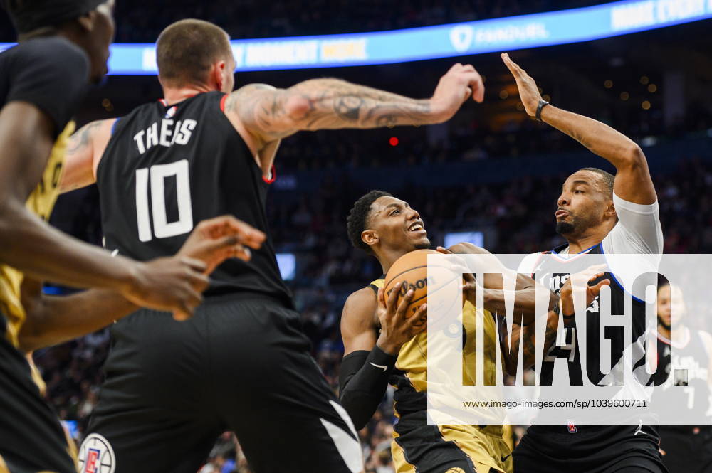 Toronto Raptors guard RJ Barrett (9) goes to the basket while defended by Los Angeles Clippers guard Norman Powell (24) and centre Daniel Theis (10) during second half NBA, Basketball Herren, USA basketball action, in Toronto on Friday, January 26, 2024. Canada News - January 26, 2024 - ZUMAc35_ 20240126_zaf_c35_119