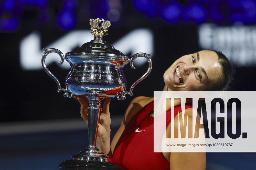 Aryna Sabalenka holds the trophy, trophy, womens singles, award ceremony, presentation, Australian Open 2024, Melbourne Park, Melbourne, Victoria, Australia