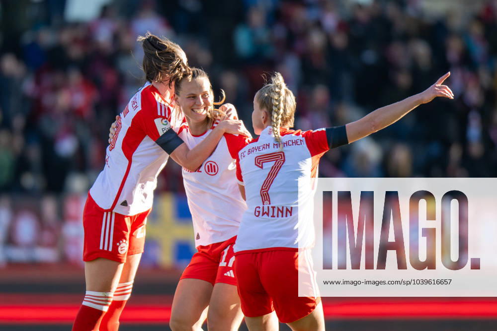 Goal celebration for 1 0, Sarah Zadrazil 25 FC Bayern Muenchen Frauen , Klara Buehl 17 FC Bayern Muenchen Frauen , Giulia Gwinn 7 FC Bayern Muenchen Frauen , FC Bayern Frauen Muenchen vs TSG 1899 Hoffenheim, Fußball, Google Pixel Frauen Bundesliga, 11 Spieltag, 27 01 24 DFB regulations prohibit any use of photographs as image sequences and or quasi video kolbert press Muenchen Bayern Germany
