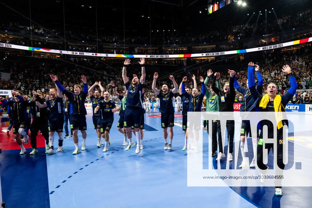 Players of Sweden celebrate after the EHF European Handball Championship bronze medal game between Sweden and Germany on January 28, 2024 in Cologne Photo Ludvig Thunman BILDBYRAN code LT LT0597 handball handboll handballs em 2024 bronsmatch bronze medal game sverige sweden tyskland ehf european handball championship germany 18 bbeng jubel