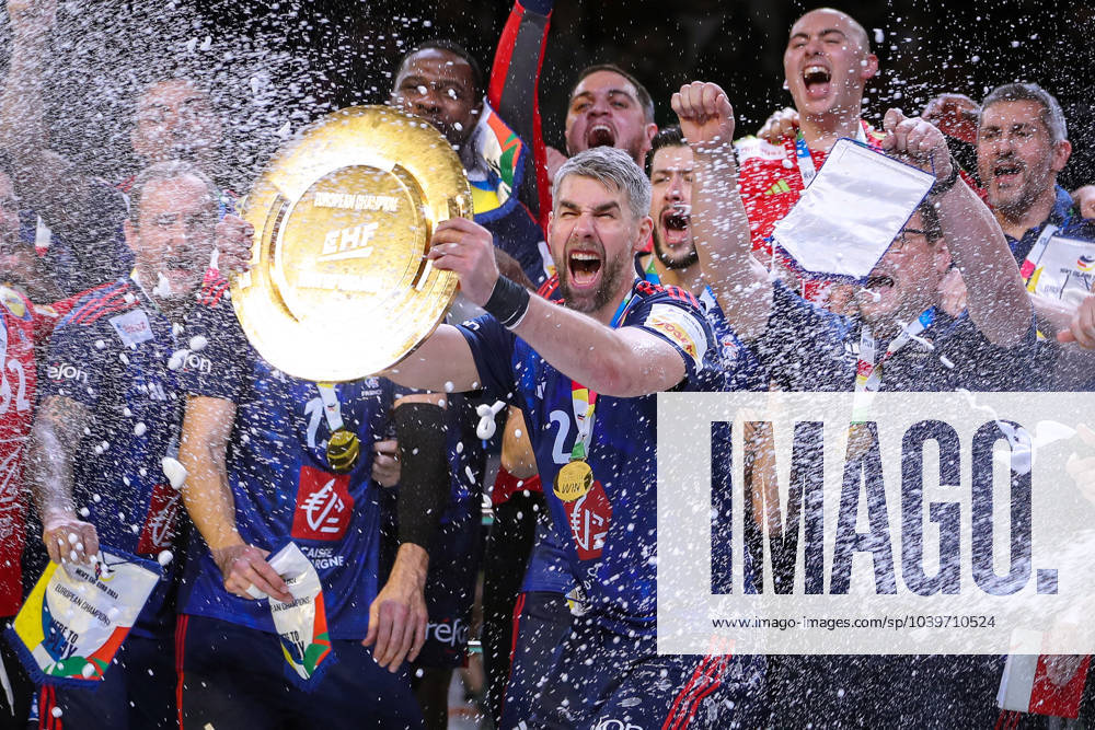 EHF EURO 2024, European Mens Handball Championship, Lanxess Arena in Cologne, Final, France Denmark France is European Champion The French team celebrates the victory against Denmark Award ceremony on the podium Luka Karabatic France holds the winners trophy upwards It rains confetti and a fire show lights up the podium in the background North Rhine-Westphalia Germany